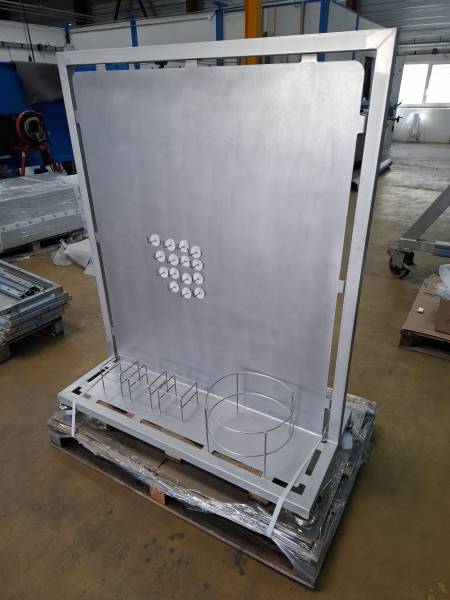 Chariot support panaplie inox 316L pour l'industrie pharmaceutique à VILLEFRANCHE SUR SAONE