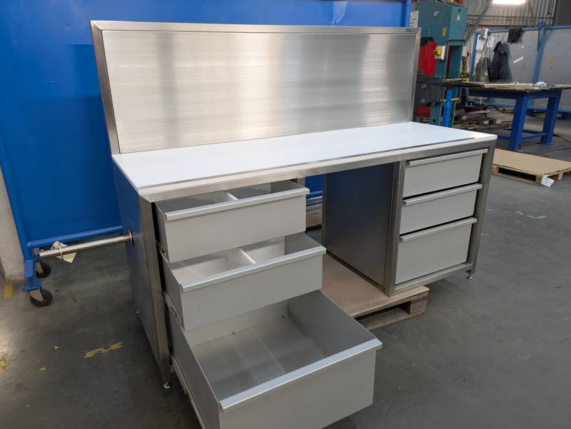 Table de montage inox 304L pour l'industrie pharmaceutique à VILLEFRANCHE SUR SAONE