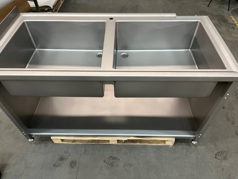 Paillasse avec espace de rangement en dessous